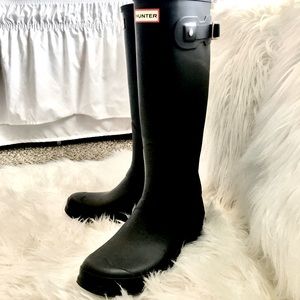 CLASSIC HUNTER TALL RAIN BOOTS!! SIZE 11! EUC!!!